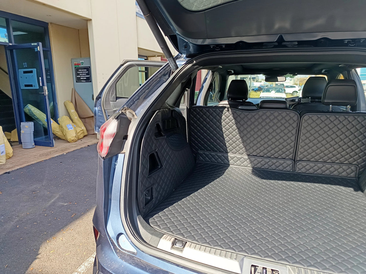 Custom-made boot liner for Ford Endura 2018-2020