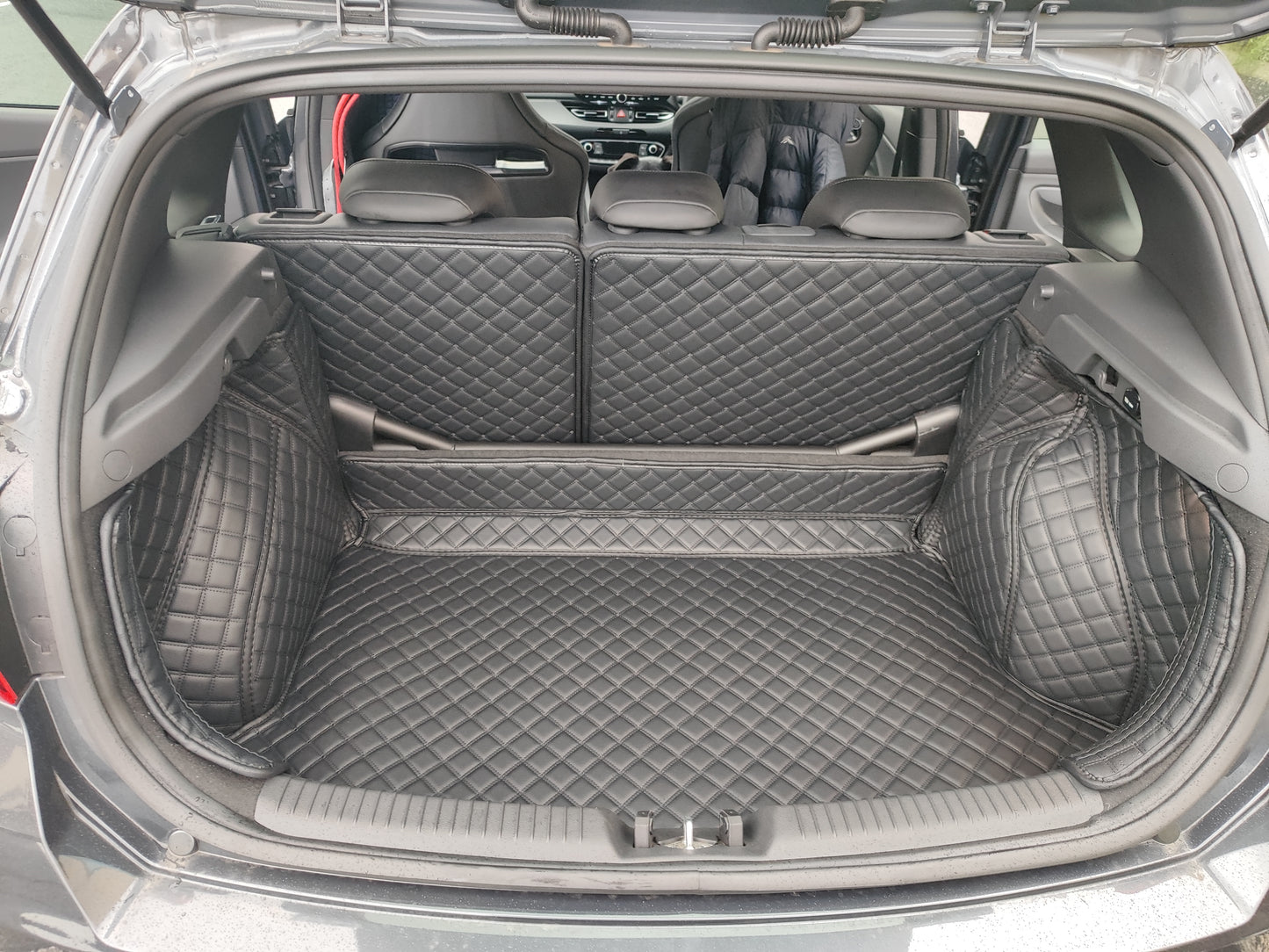 Custom-made boot liner for Hyundai I30 N Hatch
