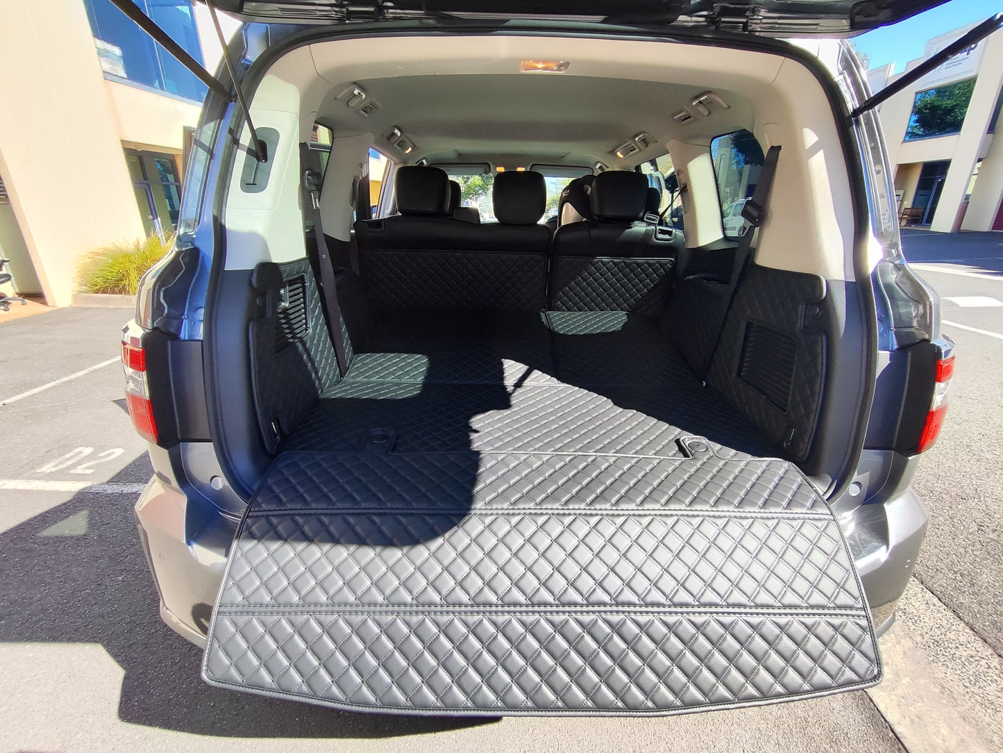 Custom-made boot liner for Nissan Patrol Y62