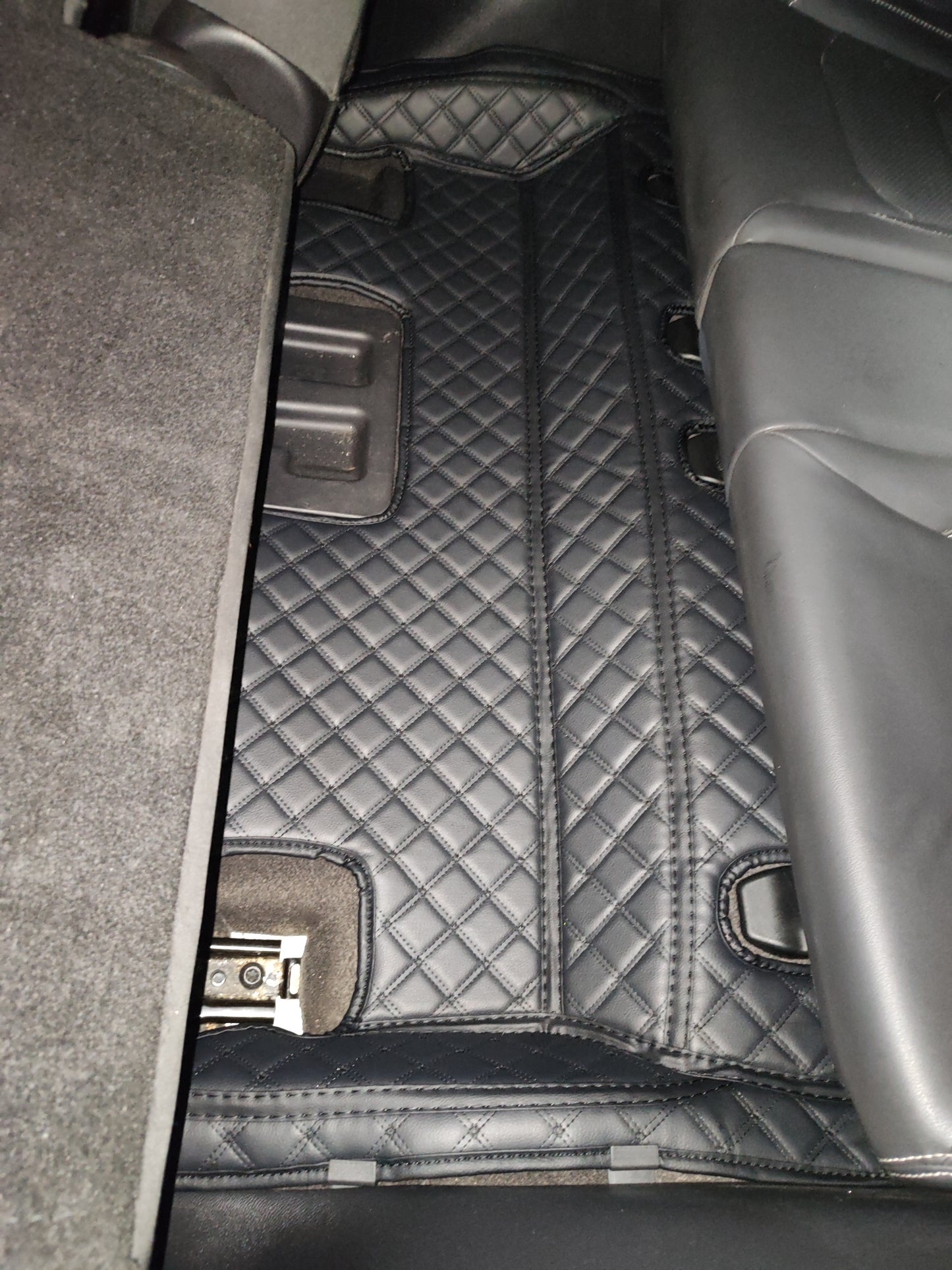 Custom-made floor mats for LDV D90 2017-2025