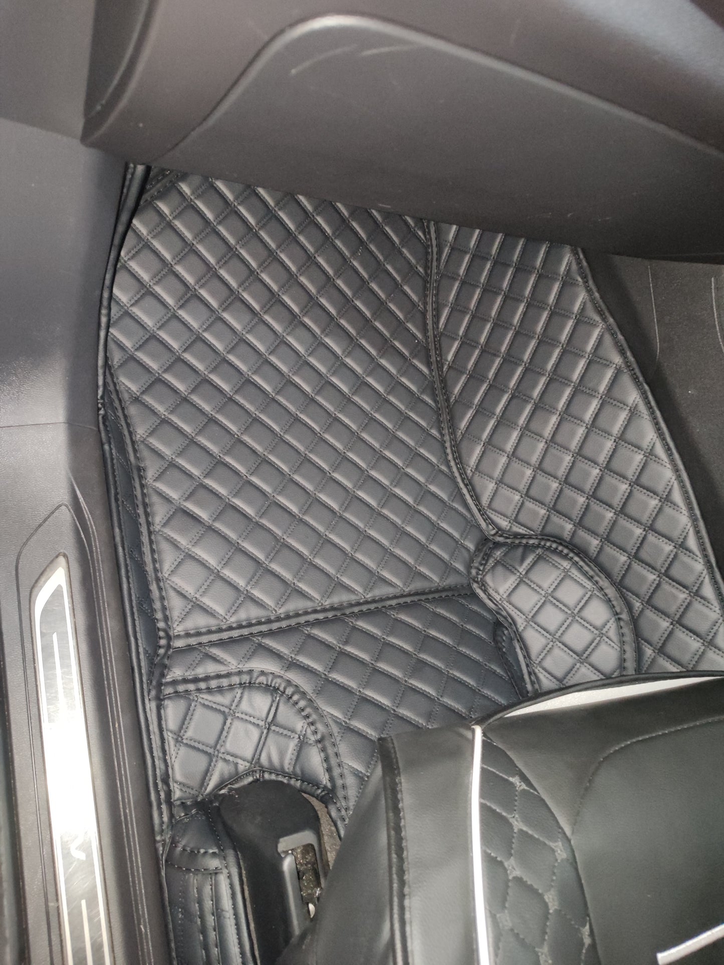 Custom-made floor mats for LDV D90 2017-2025