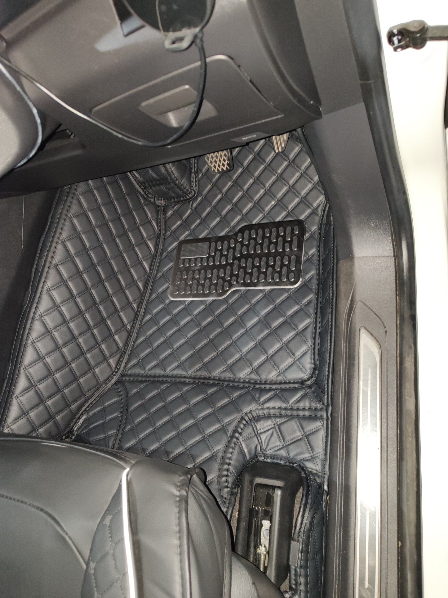 Custom-made floor mats for LDV D90 2017-2025