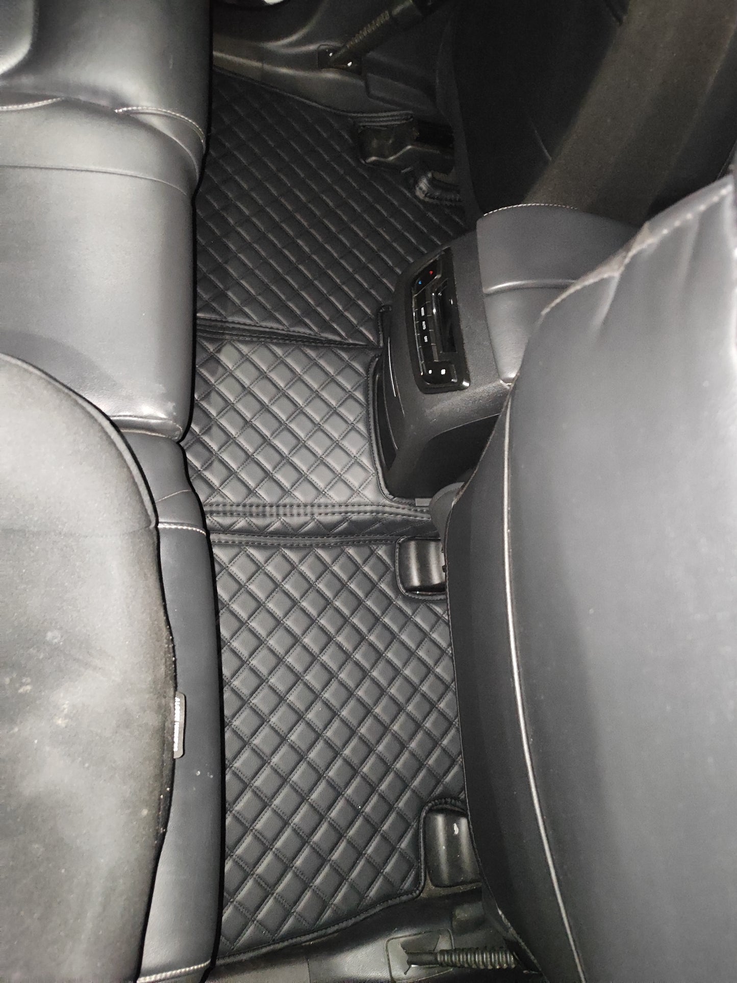 Custom-made floor mats for LDV D90 2017-2025