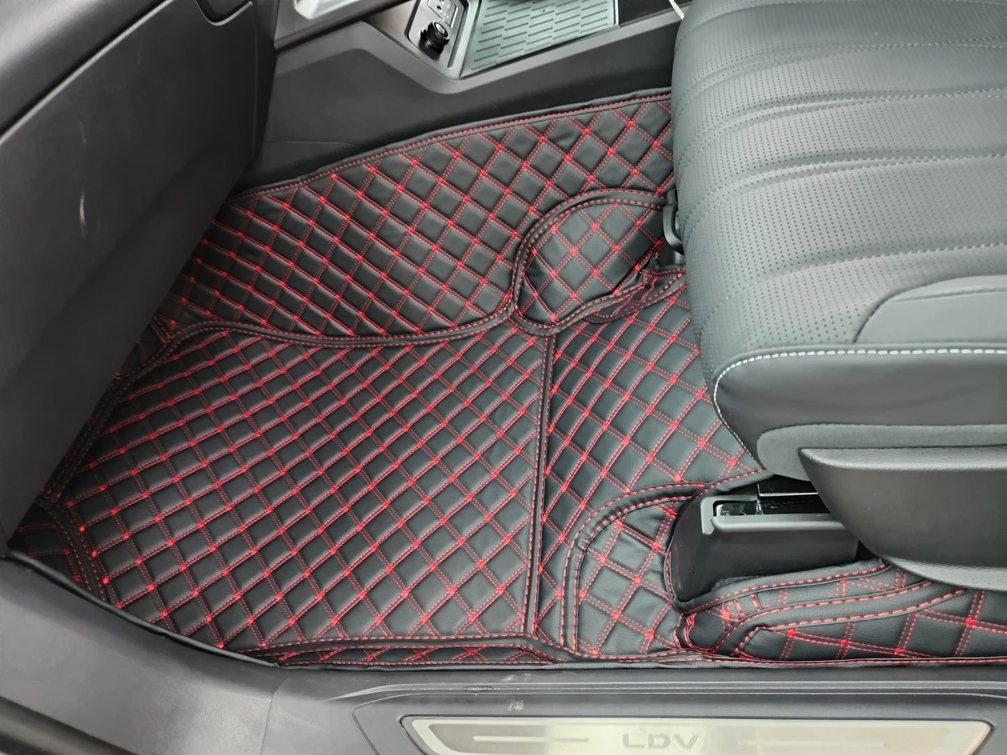 Custom-made floor mats for LDV D90 2017-2025